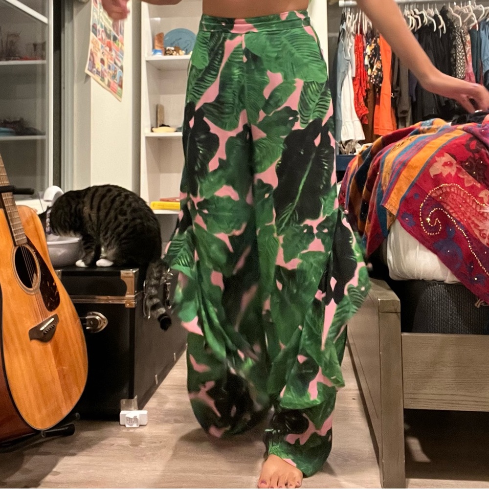 Boohoo Flowy Wide Leg Tropical Pants!! Worn once.